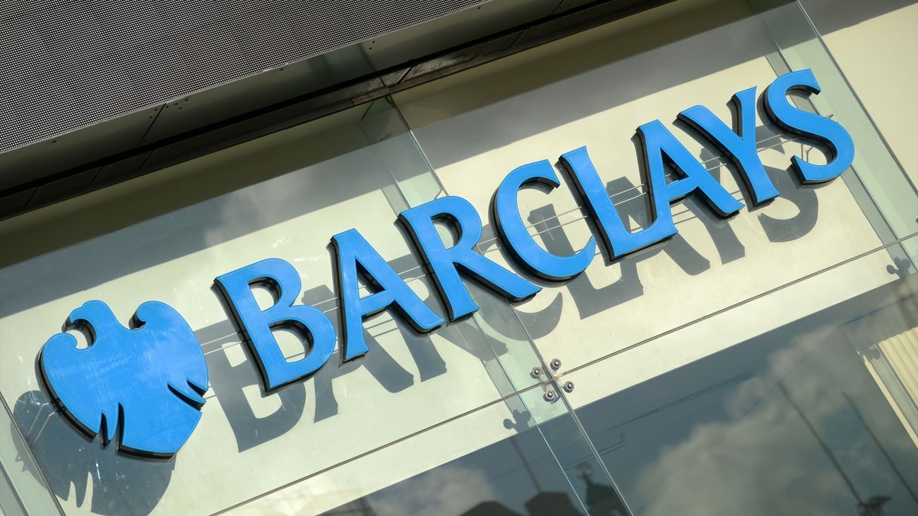 Rotulo de Barclays Bank en una oficina londinense