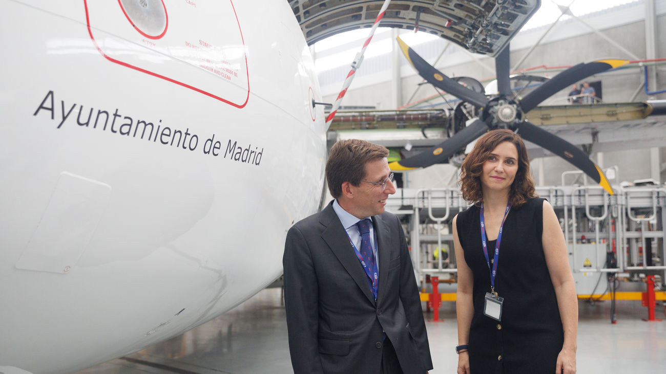 Ayuso y Almeida inauguran el nuevo hangar de la aerolínea Swiftair y destacan el papel inversor en Madrid