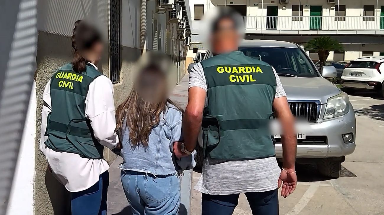 Desarticulada una banda dedicada a la sextorsión con cinco detenidos en Valencia y A Coruña