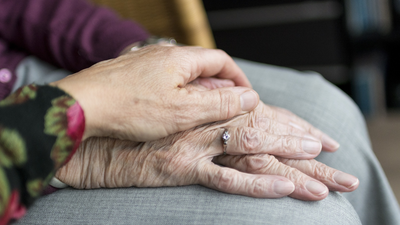 Fundación Madrina plantea nueve medidas contra la soledad y vulnerabilidad de los mayores