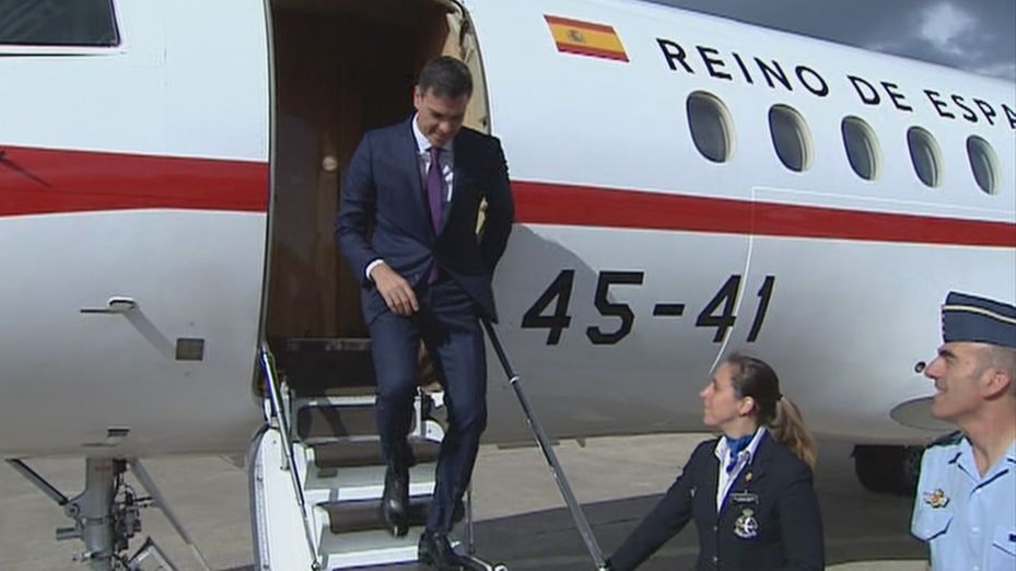 Las deudas por el recorte de las primas a las renovables amenazan el avión oficial de Pedro Sánchez