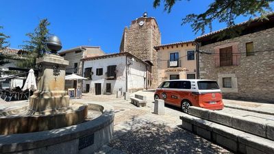 La exposición de armas más grande del mundo sobre una muralla está en Buitrago del Lozoya