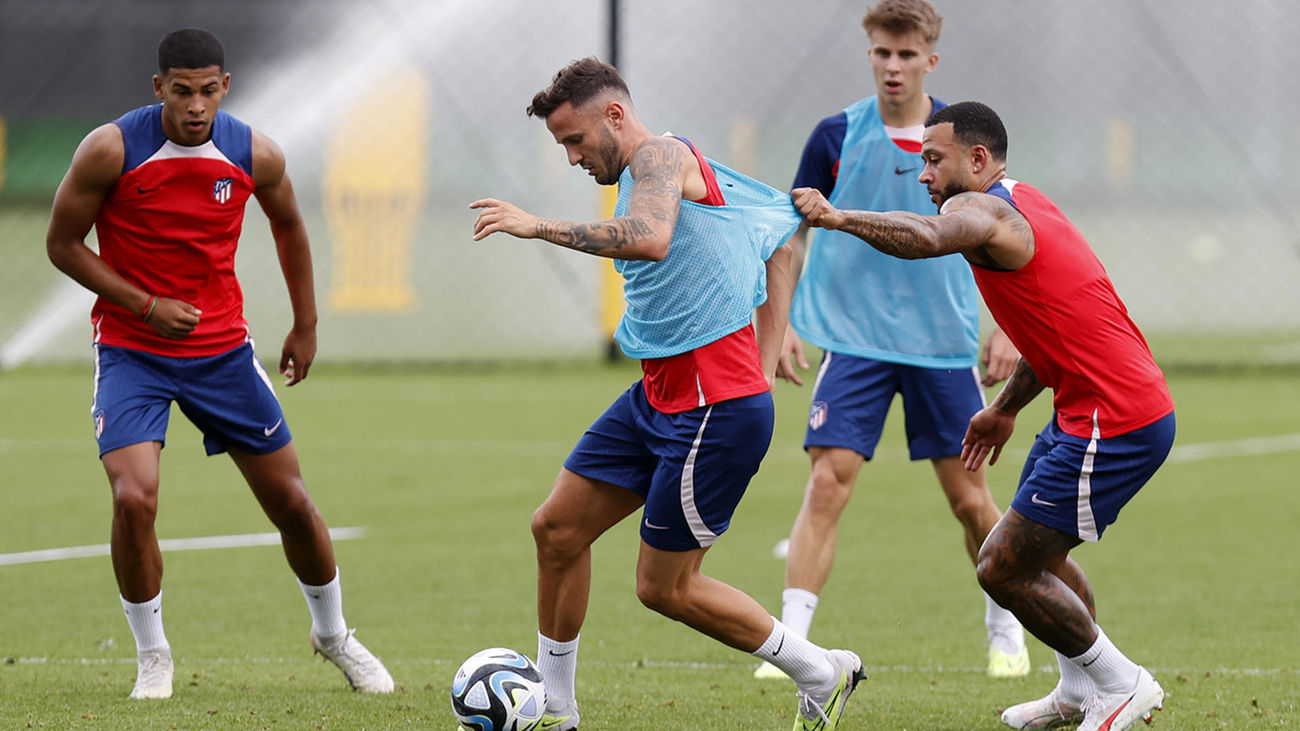 Entrenamiento del Atlético en Seúl