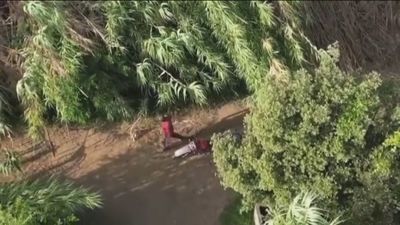 Un dron graba a un pirómano mientras provoca un incendio en Italia