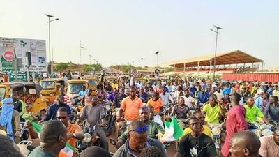El Ejército de Níger derroca al presidente y cierra las fronteras