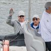 Juan Carlos I sale a navegar con el 'Bribón' entre aplausos en Sanxenxo