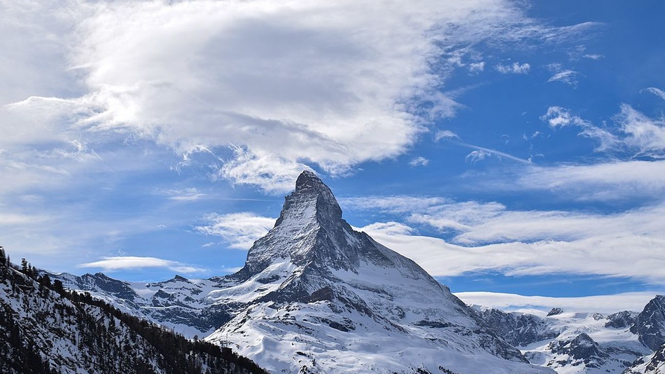 El monte Matterhorn o Cervino, en los Alpes (4.478 metros)