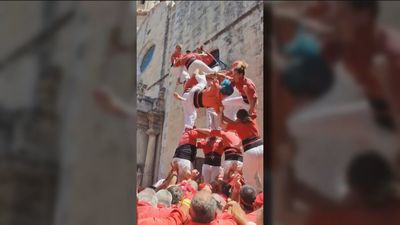 Cuatro heridos al desplomarse un 'castell' en El Vendrell