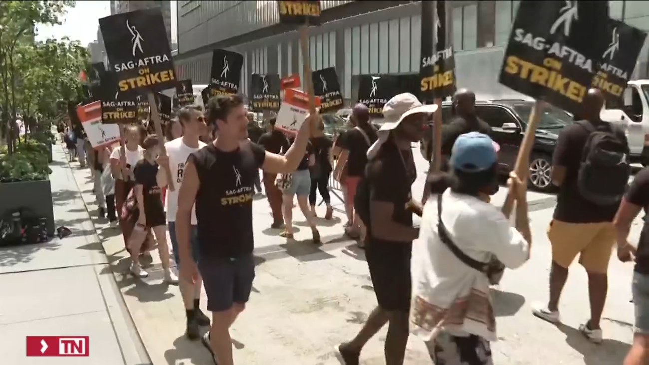 Posponen los premios Emmy a enero por la huelga de actores y guionistas