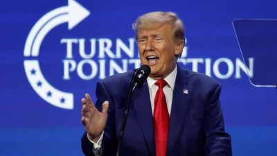 El fiscal añade 3 cargos contra Trump y él lo tacha de interferencia electoral