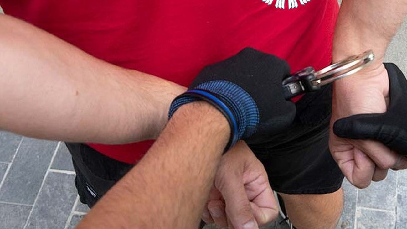 Detenido por intentar estrangular a su mujer con la manguera de la ducha en Ciudad Lineal