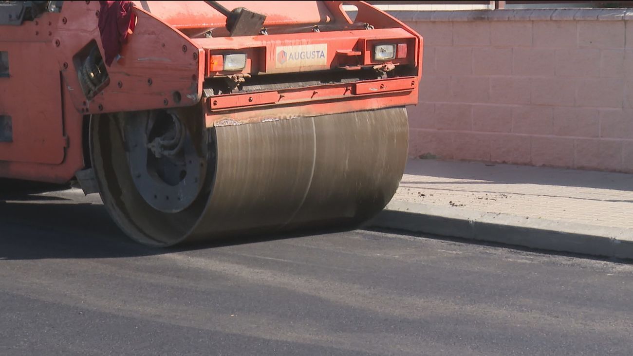 Sevilla la Nueva renueva la calzada de 55 calles