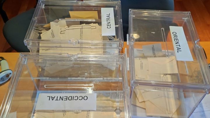 Urnas con circunscripciones del voto CERA