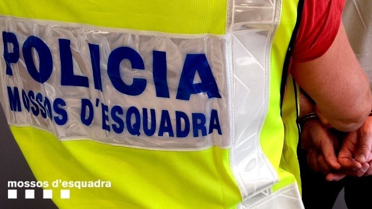 Los Mossos d'Esquadra han detenido a un hombre en relación con la muerte de una mujer de 27 años
