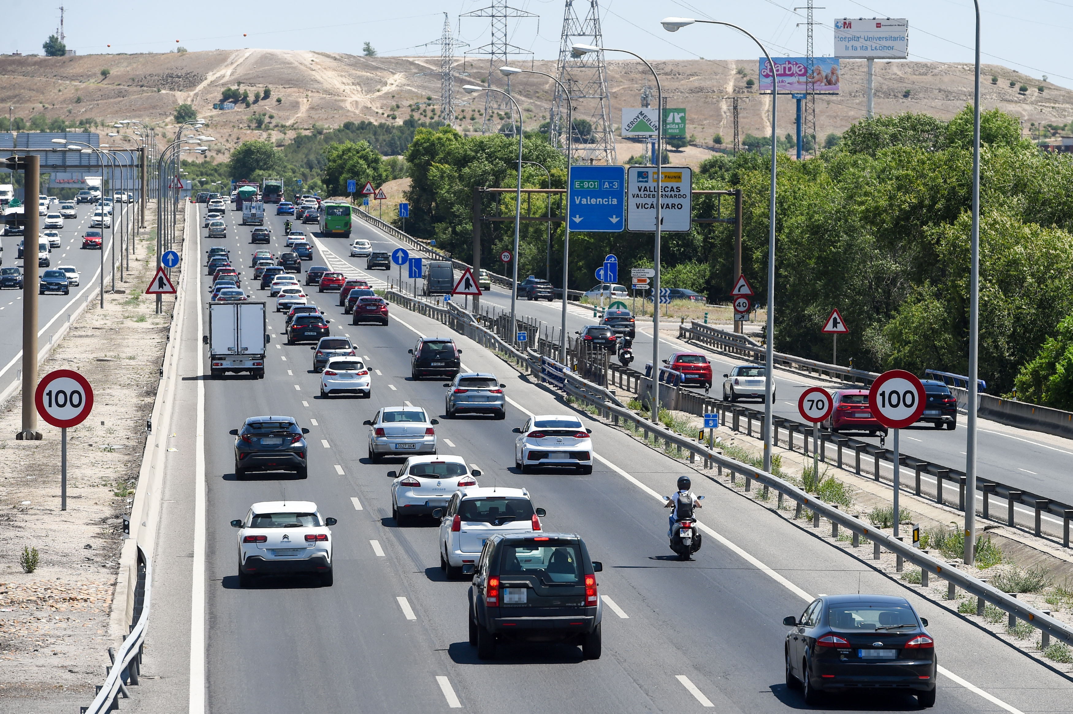 Tráfico intenso en una carretera española durante la operación salida de agosto