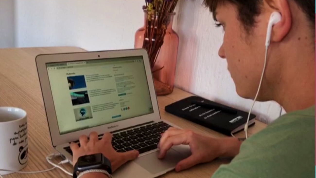 Teletrabajo en verano, ¿puedo trasladarme de lugar sin avisar a la empresa?