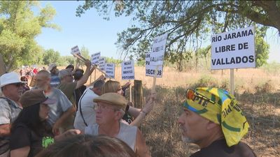 Vecinos de Valdetorres del Jarama protestan contra la "valla de la muerte"