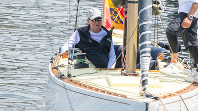 El rey emérito  sale a navegar a bordo del 'Bribón',  que participa en las regatas de Sanxenxo