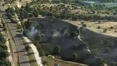 Incendio forestal urbano en Tres Cantos cerca del Soto de Viñuelas