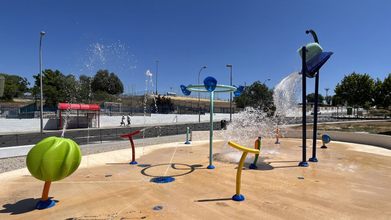 Abre al público el parque infantil con juegos de agua en Paracuellos