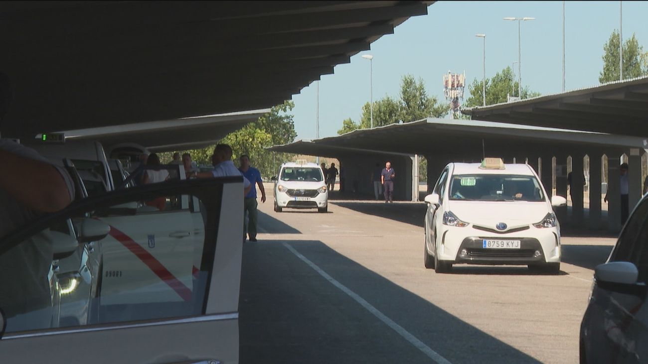 Lío en Barajas tras el cierre de la cafetería que asistía a los taxistas