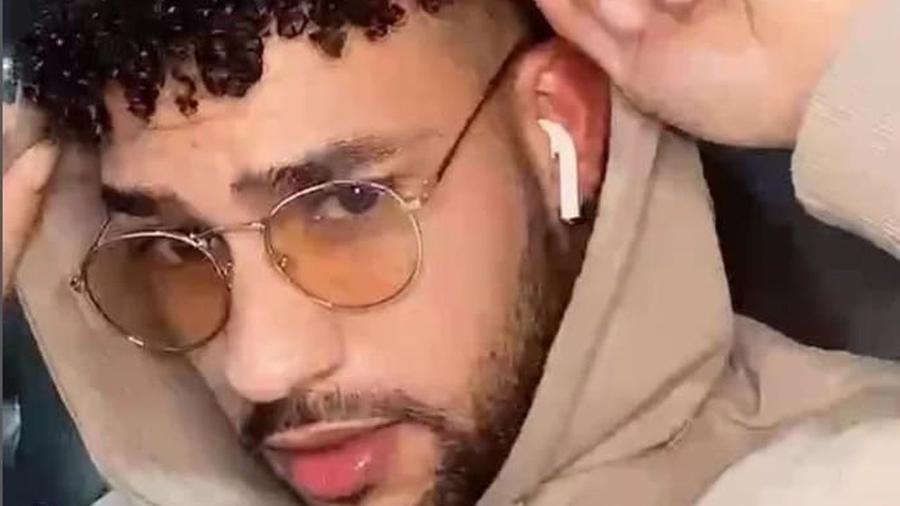 Un falso Bad Bunny la lía y desata la euforia de muchos turistas