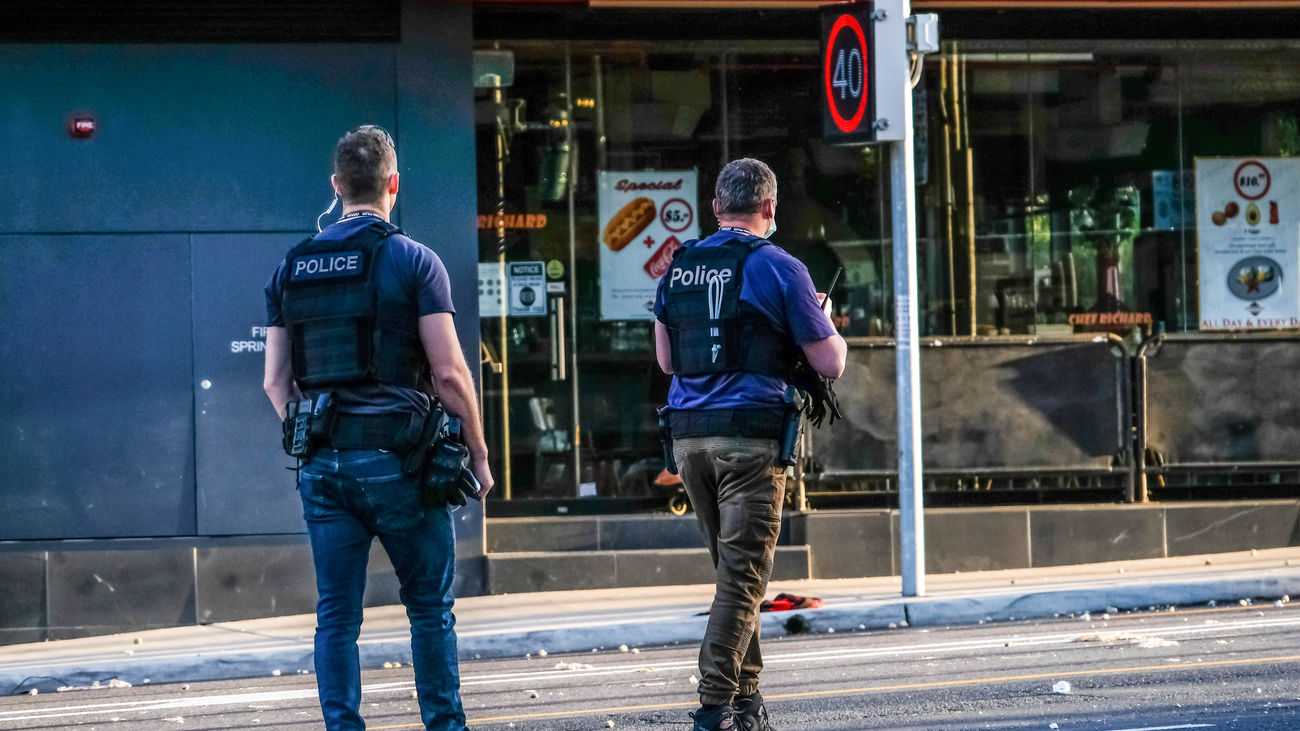 Dos agentes de la policía australiana
