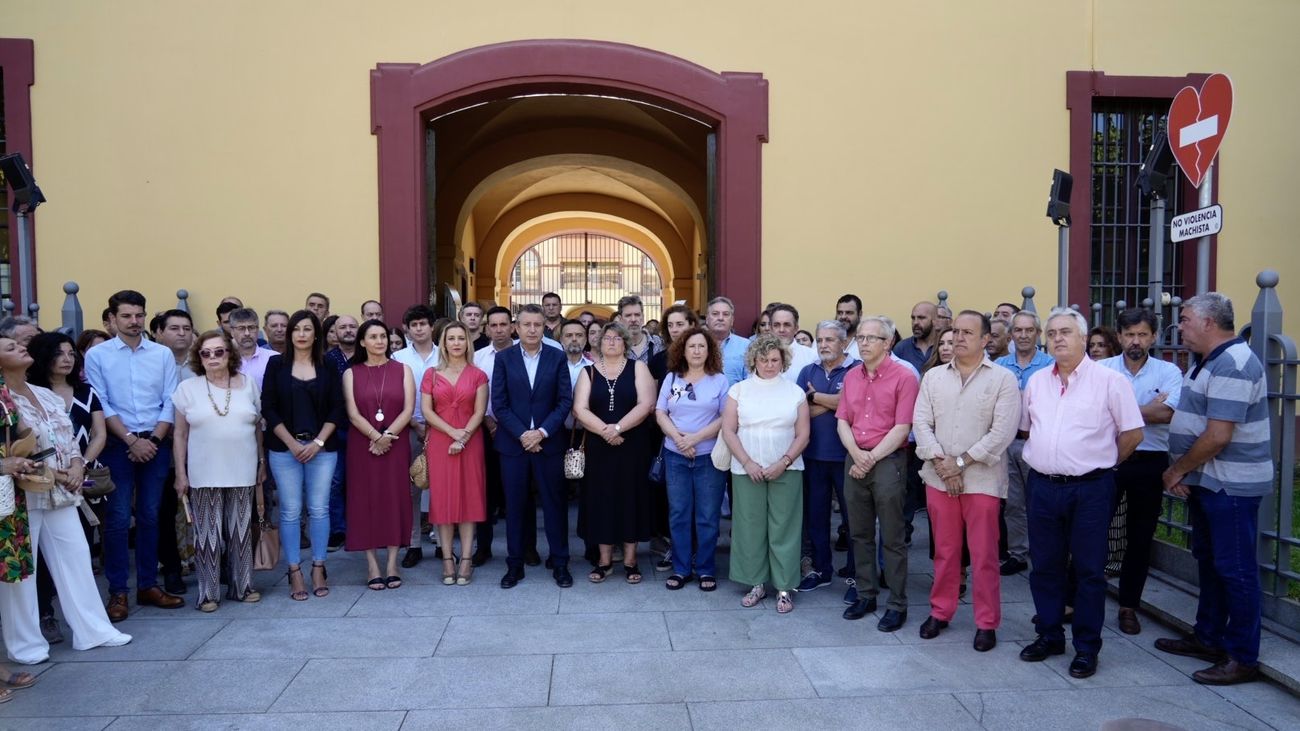 Un minuto de silencio recuerda a la joven nicaragüense asesinada en Utrera