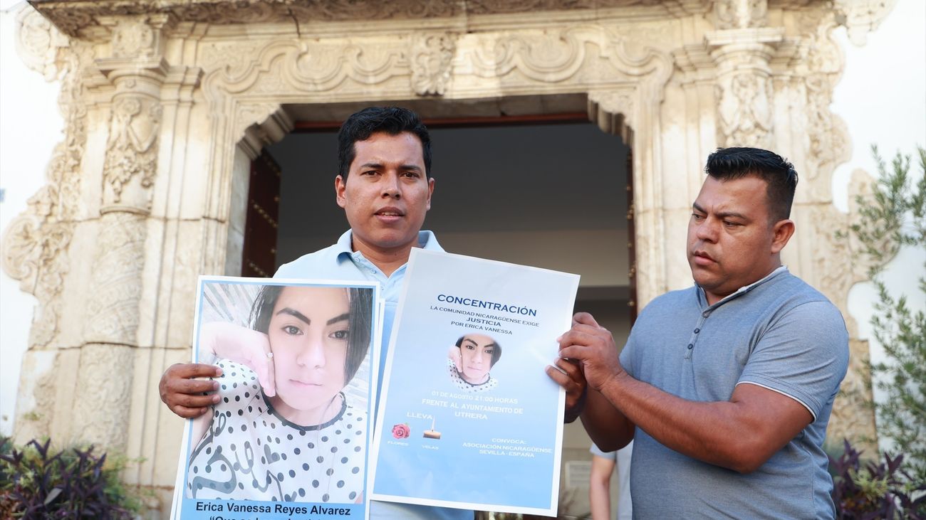 Minuto de silencio por el asesinato de Vanessa Reyes Álvarez