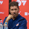 Simeone dice que el Atlético tiene con qué competirle a "monstruos" como Madrid y Barça