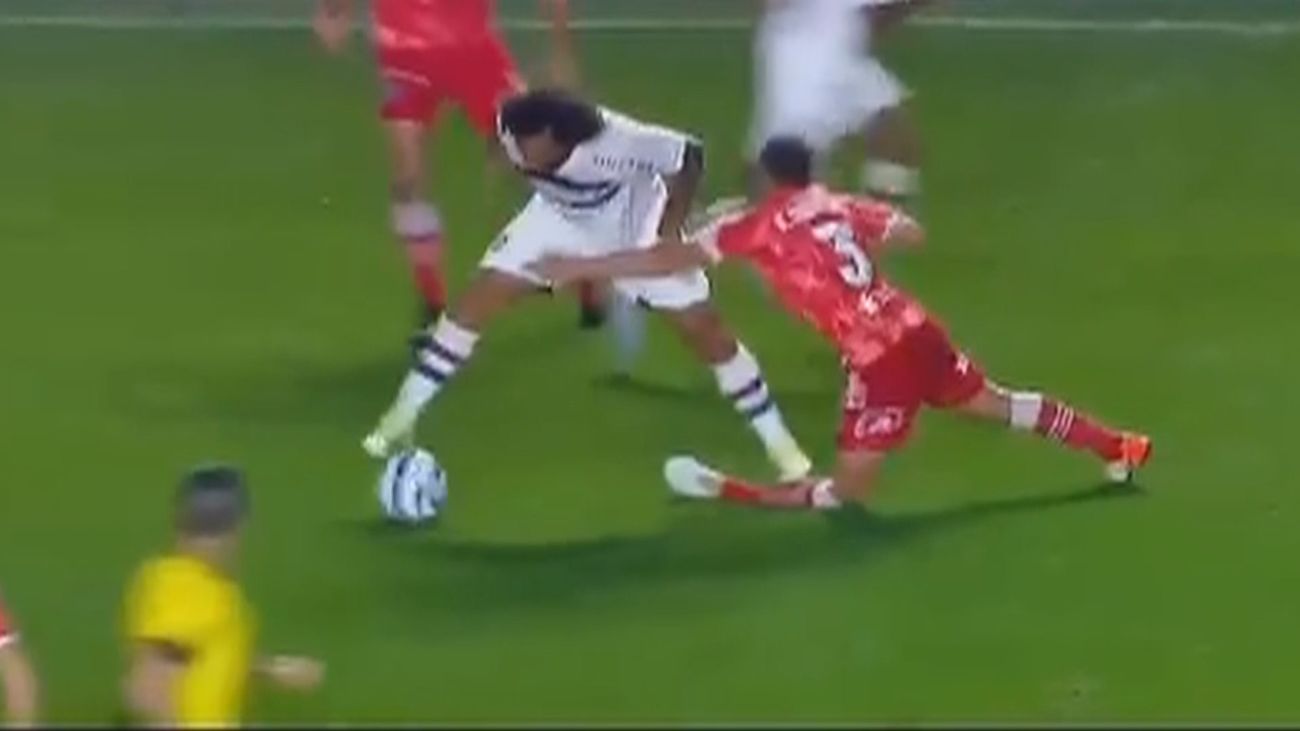 Marcelo, en shock tras una escalofriante entrada a un jugador de Argentinos Juniors