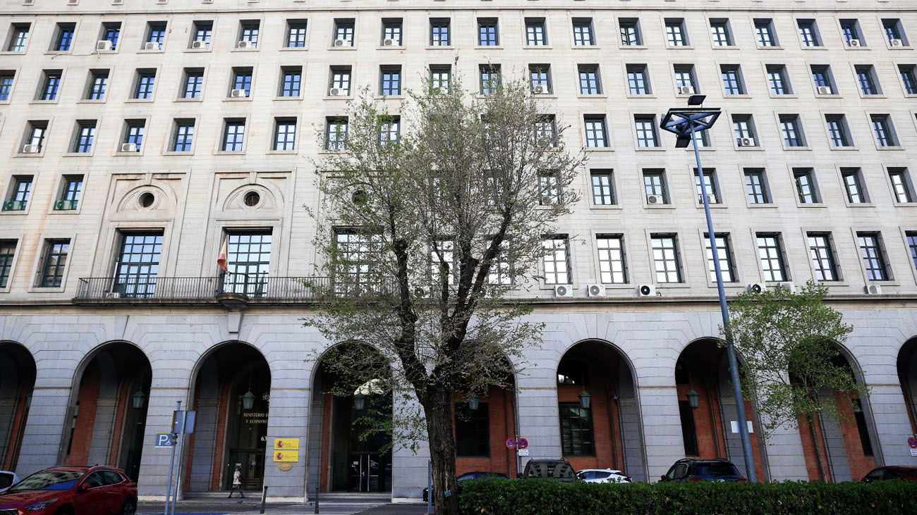 Ábalos reta a Yolanda Díaz a aclarar qué uso hace de la vivienda oficial