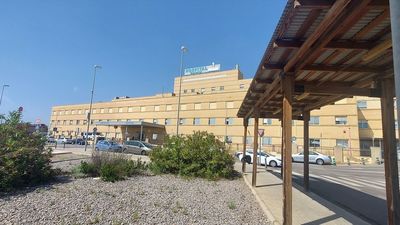 Herido grave un niño al caer desde un cuarto piso en un edificio en Benicarló