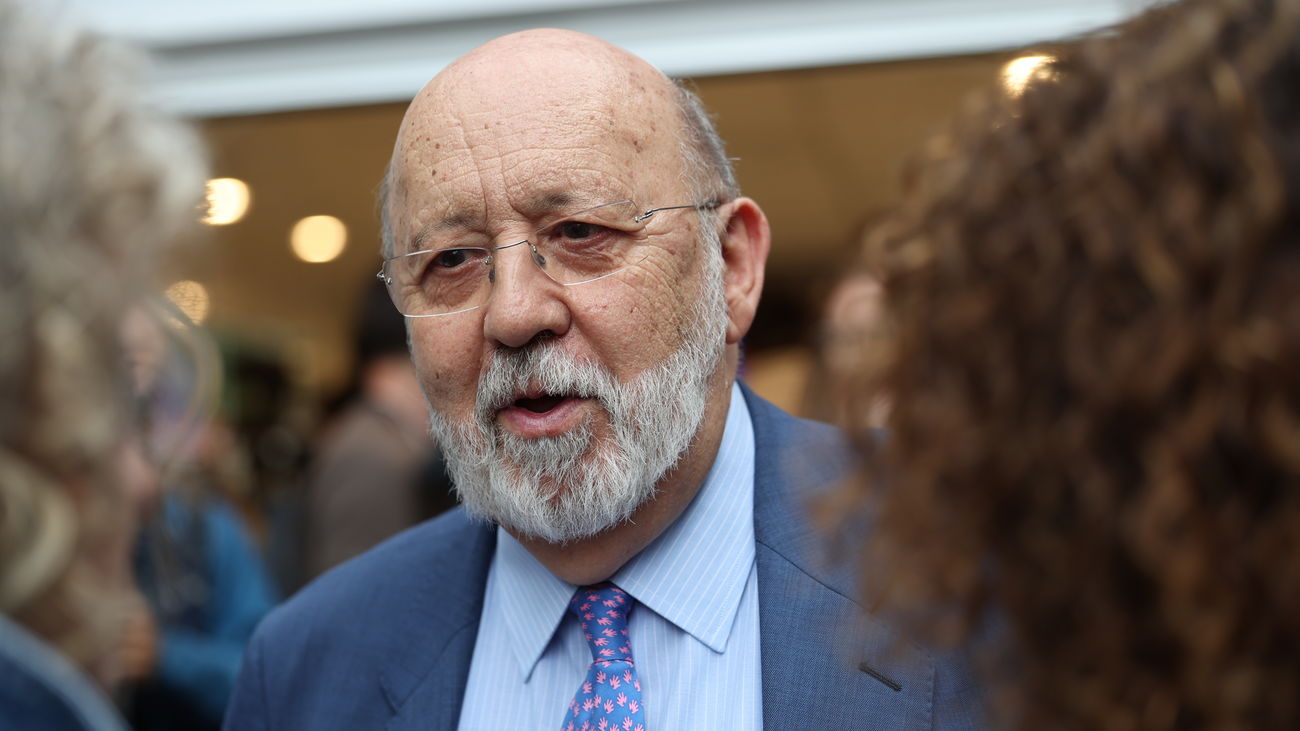 Tezanos relaciona la mayoría del PP Galicia con “gratificaciones” a mariscadoras y “monjitas”