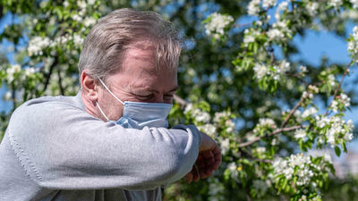 Los médicos de Urgencias recomiendan la mascarilla en locales cerrados ante la alta incidencia de gripe A