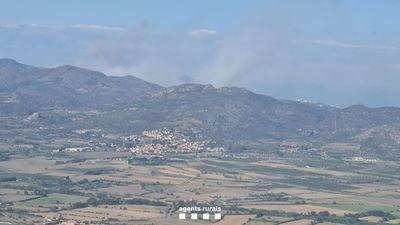 Confinado el municipio de Colera por un incendio en Portbou (Gerona)