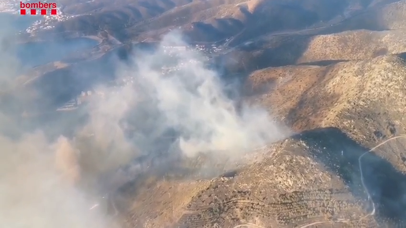 Bomberos decretan la evacuación de la zona de Garbet, en Colera , por el avance del incendio