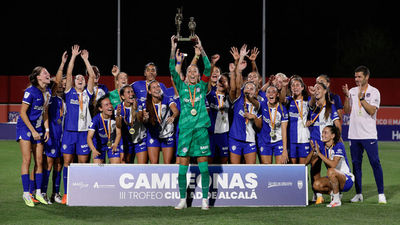 El Atlético femenino se lleva el Trofeo Ciudad de Alcalá By MadCup
