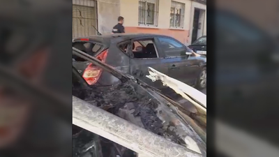 Sale ardiendo un vehículo en Villaverde con dos personas en su interior
