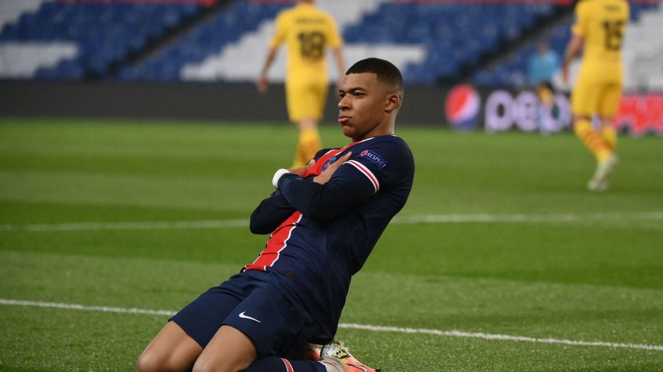 Mbappé insiste en quedarse esta temporada en el PSG