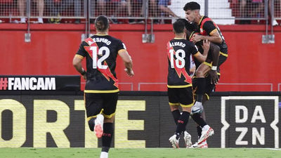 El Rayo Vallecano impone su guion en Almería por 0-2