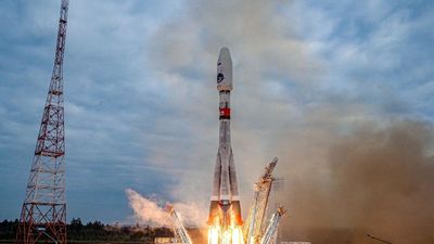 Rusia lanza la sonda Luna-25 para ser el primer país en extraer agua del Polo Sur lunar