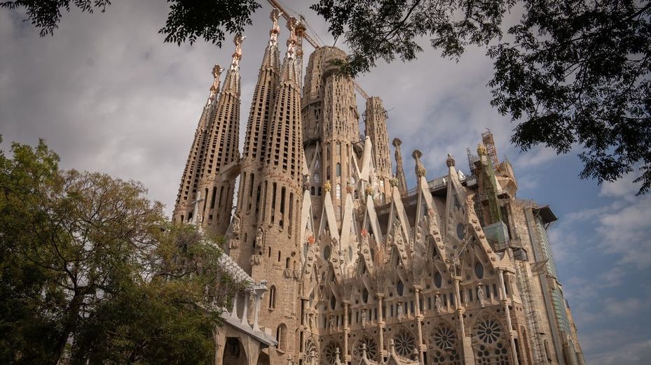 Sánchez  y 14 miembros de su gobierno asisten a la misa del Papa en la Sagrada Familia