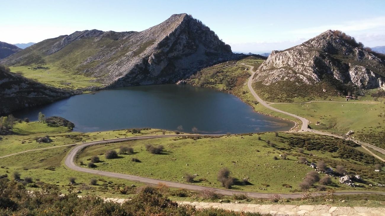 Plan de transporte a los Lagos de Covadonga, imagen de archivo