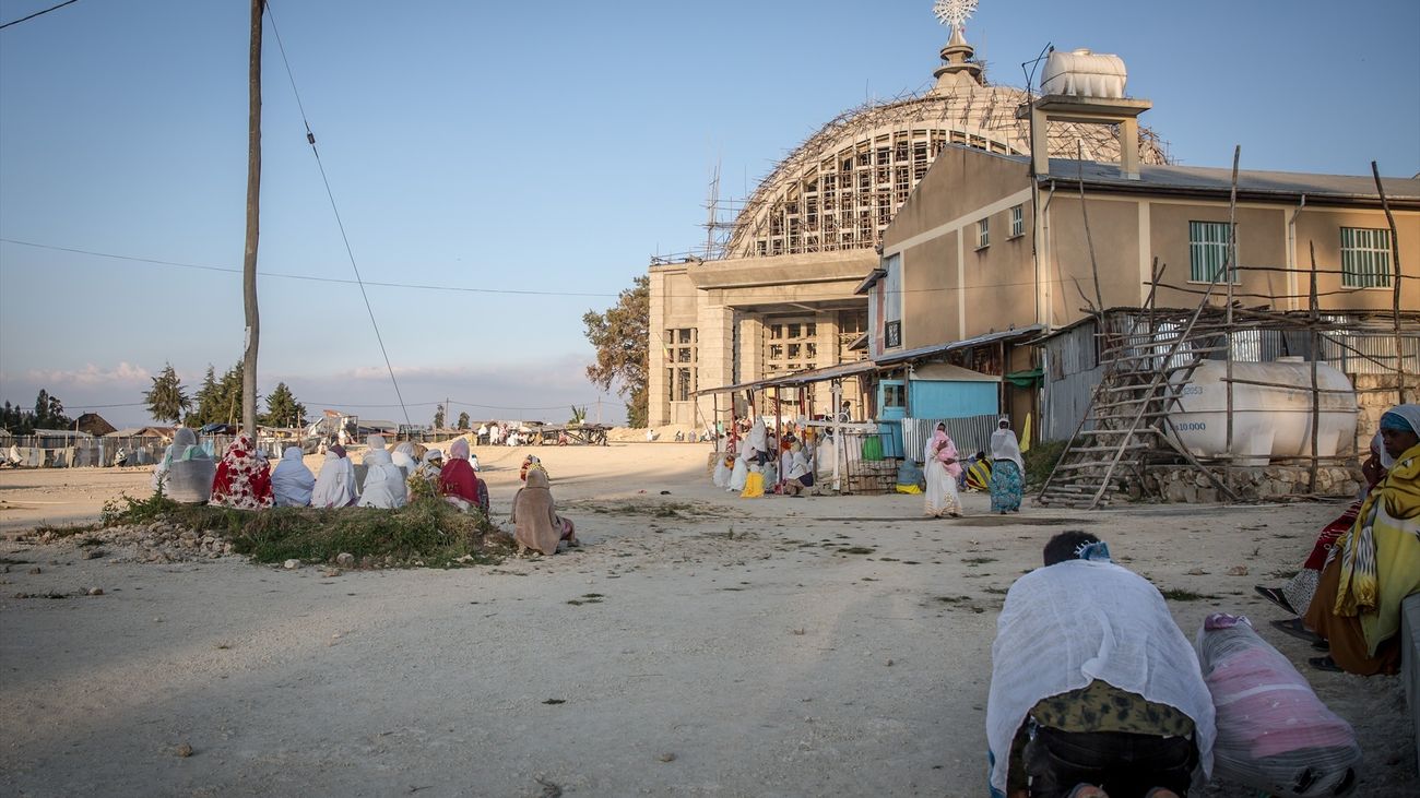 El grupo de turistas españoles atrapados en Etiopía son evacuados a una base militar