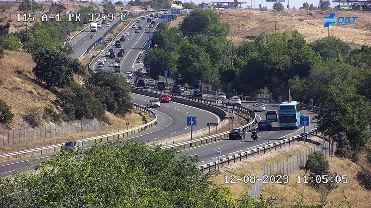 Retenciones en las salidas de Madrid en el segundo día del puente de agosto