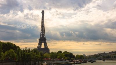 La Torre Eiffel regresa a la normalidad tras una falsa amenaza de bomba