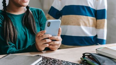 China propone restringir el uso de móviles a los menores de 18 años a un máximo de dos horas al día