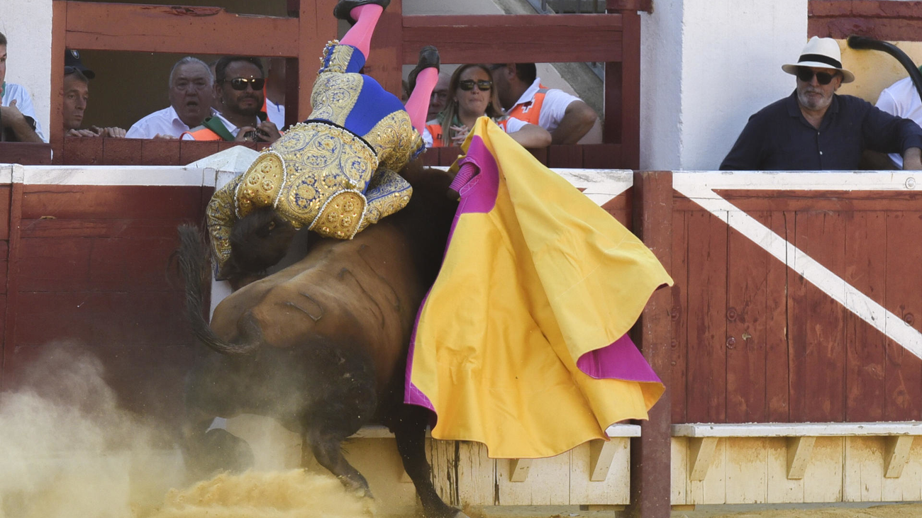 Grave cornada de 20 cm sufrida por El Cordobés en Huesca