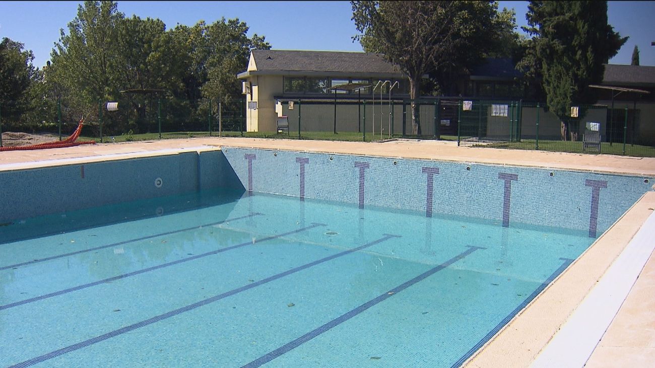 Hoyo de Manzanares cierra su piscina en pleno verano